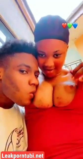 Leak video Boyfriend sucking girl soft boobs in public leakporntubi