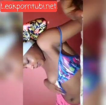 Skinny naija girl flunt boobs leak video